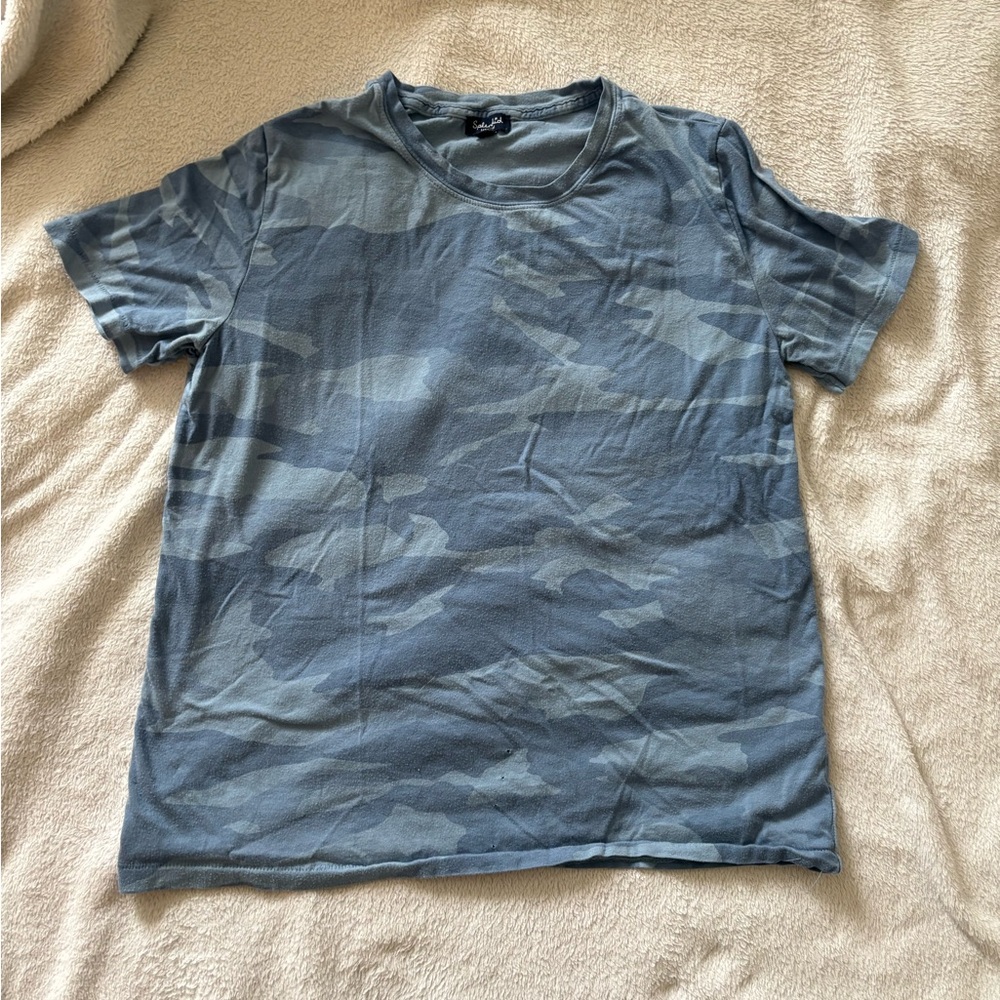Blue camo tee 💙🦋